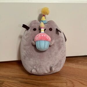 Birthday cupcake Pusheen plush!